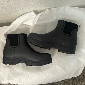 Ugg droplet rain boot